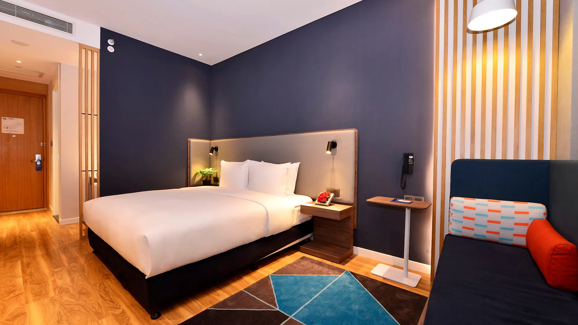 Holiday Inn Express Luanchuan By Ihg 3*,  China