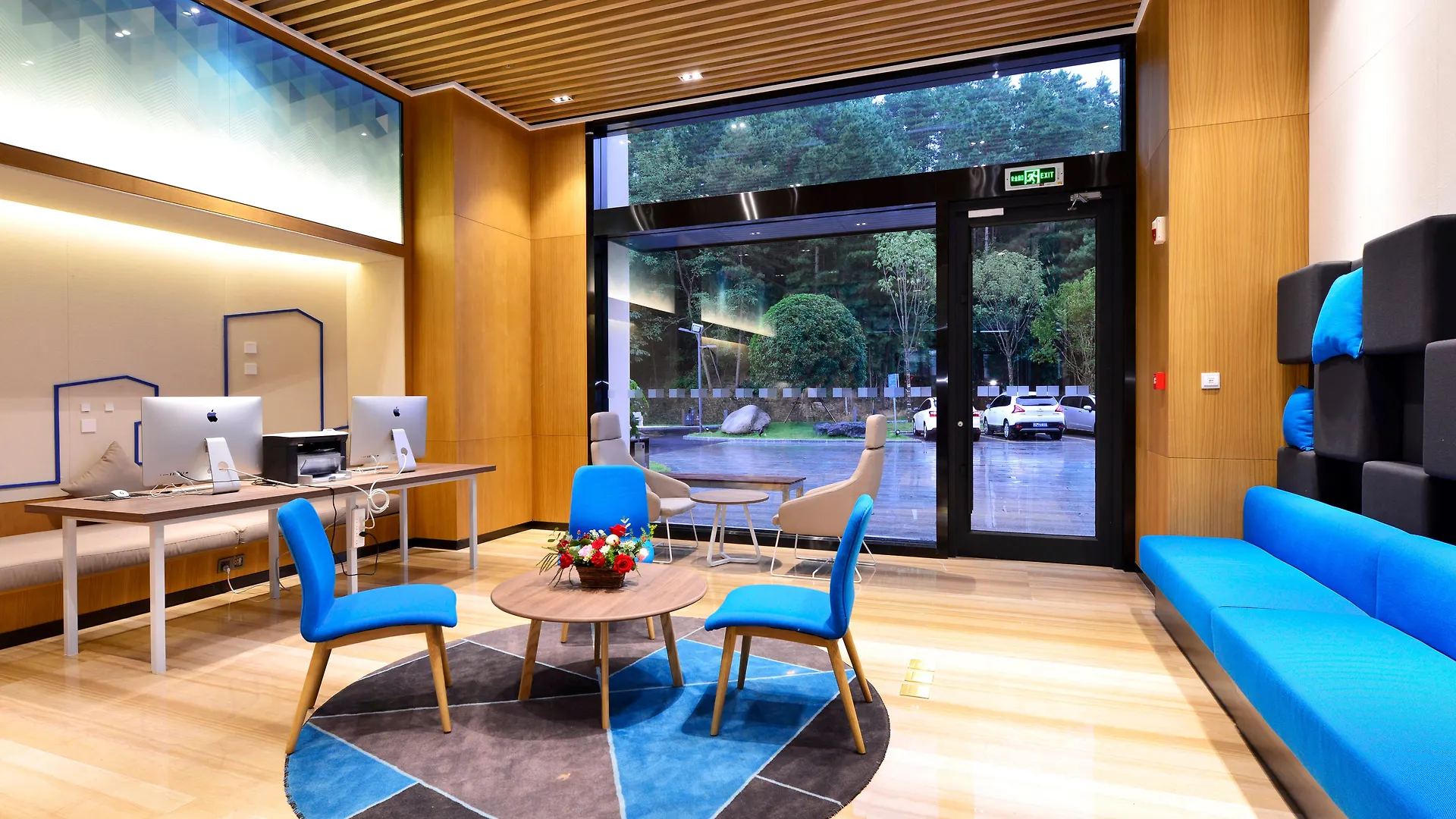 Holiday Inn Express Luanchuan By Ihg 3*,