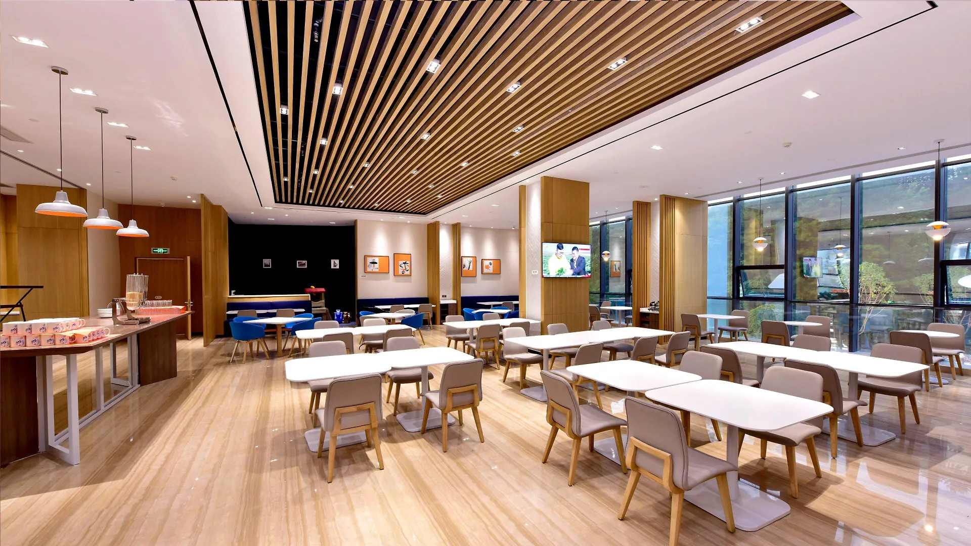 Holiday Inn Express Luanchuan By Ihg 3*,  China