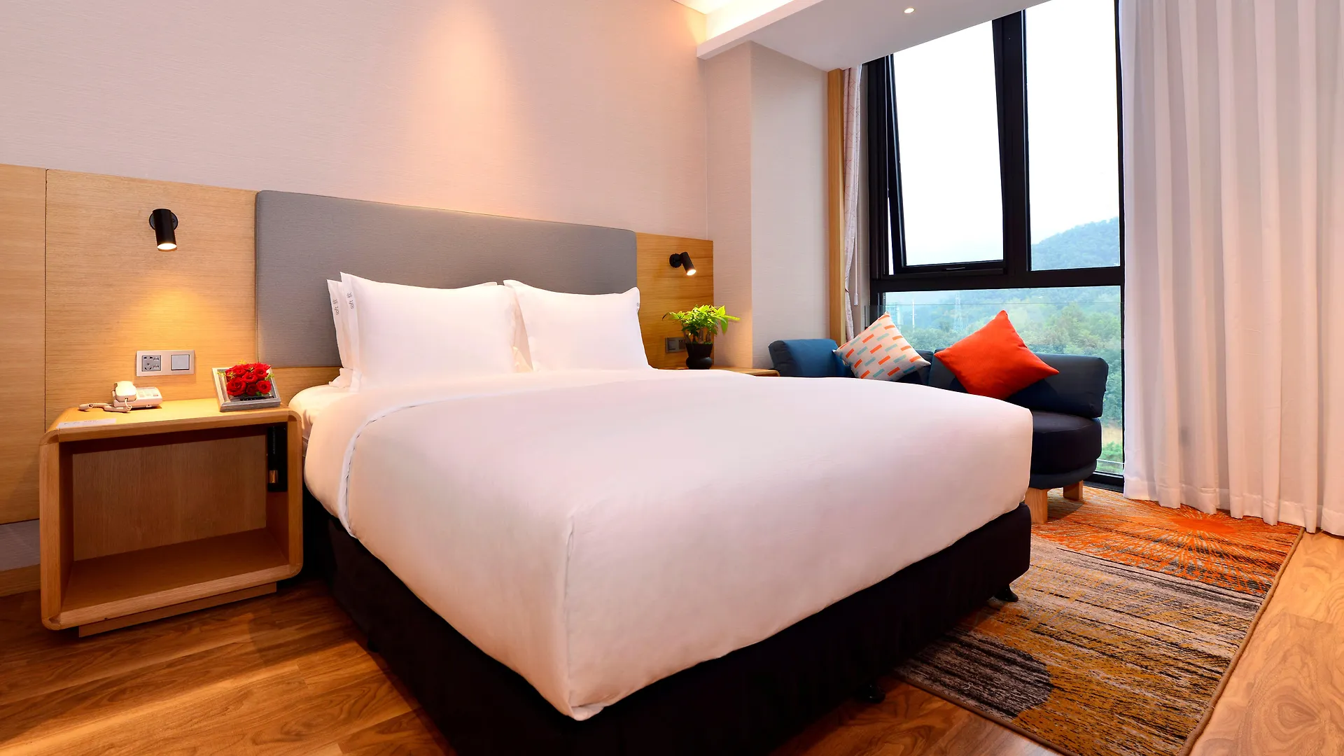 Holiday Inn Express Luanchuan By Ihg 3*,  China