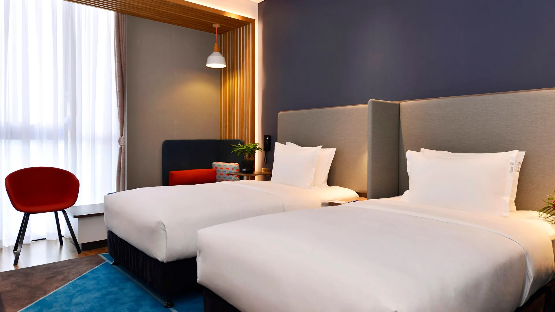 Holiday Inn Express Luanchuan By Ihg 3*,