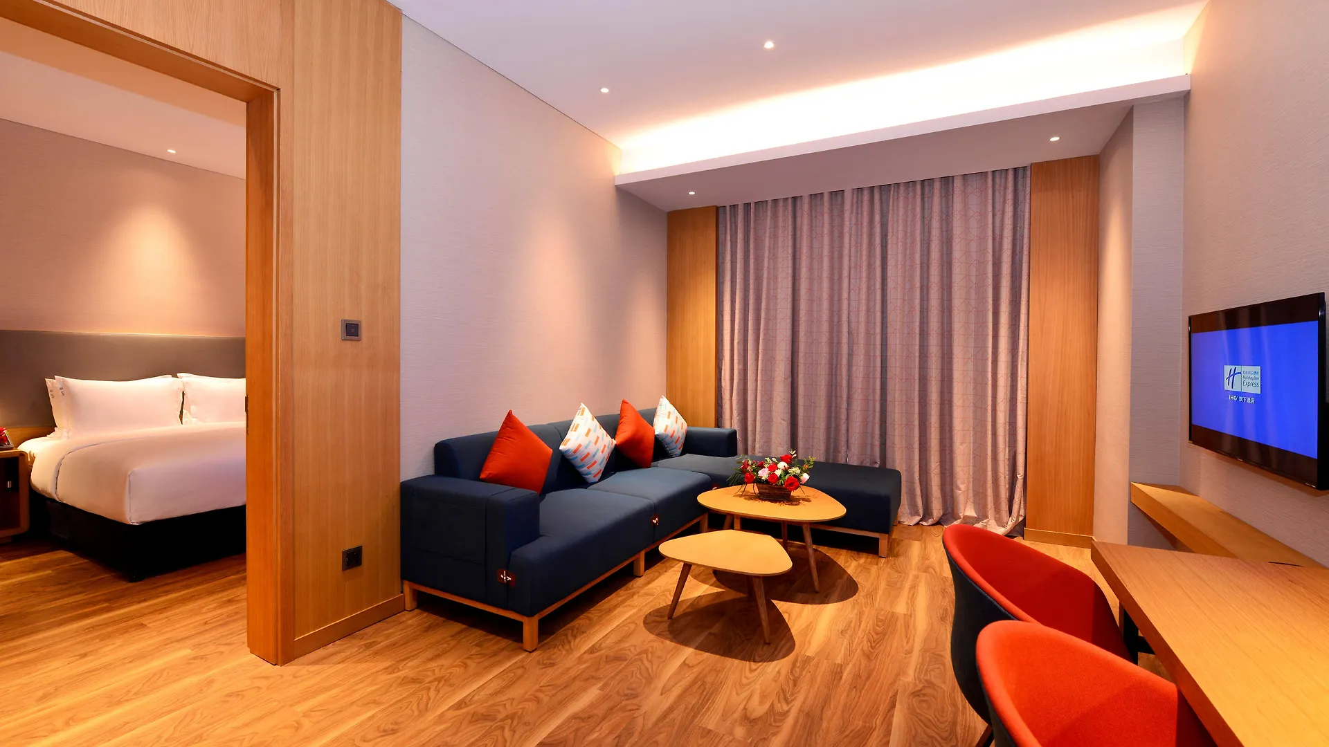 Holiday Inn Express Luanchuan By Ihg 3*,  China