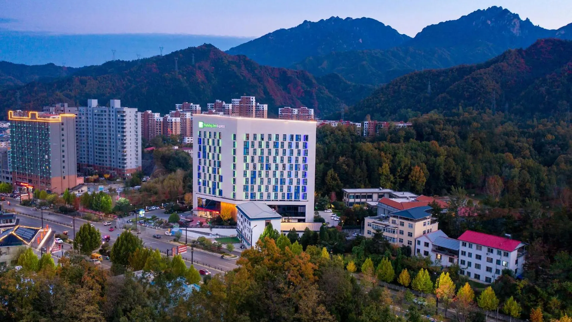 *** Resort Holiday Inn Express Luanchuan By Ihg China
